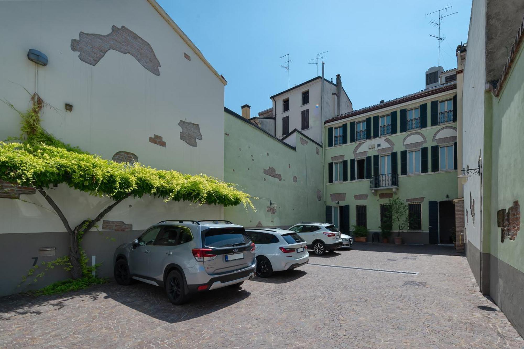 Hotel Mantegna Stazione Mantova Exterior photo